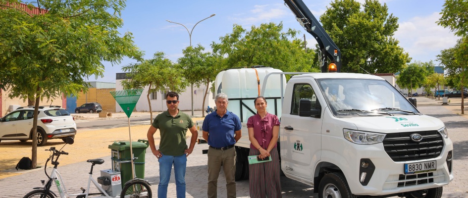 El Ayuntamiento de Osuna incorpora un nuevo camión hidrolimpiador para reforzar el servicio municipal de limpieza